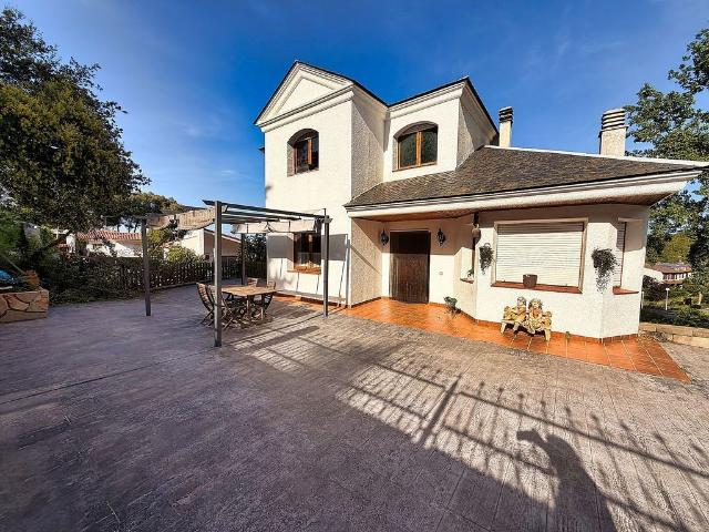 Casa en venta en Vallirana, de 281 m² 5 habitaciones por 425.000