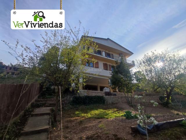 Casa en venta en Vallirana. Preciosa casa con jardín. Casas.