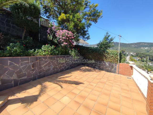 Casa en venta en Vallirana. Preciosa casa con piscina. Casas.