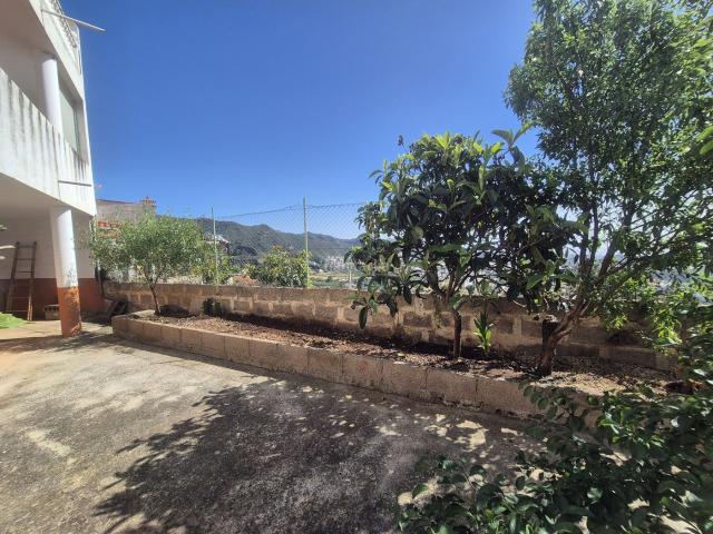Casa en venta en Valsequillo de Gran Canaria. Casa independiente con gran terraza, vistas despejadas y opción de dos viviendas. Casas Valsequillo de Gran.