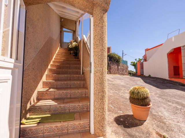 Casa en venta en Vega de San Mateo. Descubre Tu Refugio Familiar Encantadora Casa a 7 Minutos de Cruz de Tejeda con Vistas Inigualables y Amplias Comodidades. Casas Vega de San.