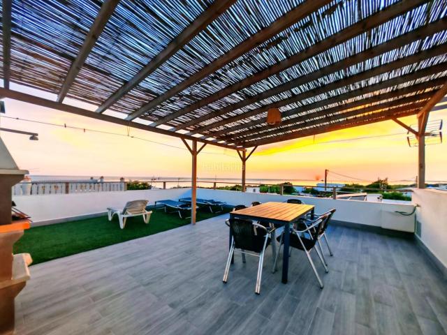 Casa en venta en Vejer de la Frontera, El Palmar. Casa independiente con LICENCIA TURÍSTICA ACTIVA en El Palmar Primera línea de playa. Rentabilidad real. Estilo de vida único. Casas Vejer de la.