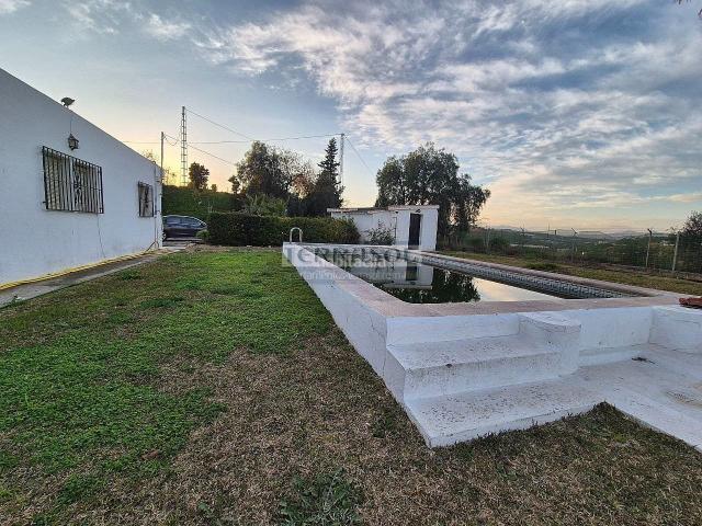 Casa en venta en Vélez Málaga, Camino Algarrobo Las Arenas. CASA DE CAMPO EN VENTA. Casas Vélez.