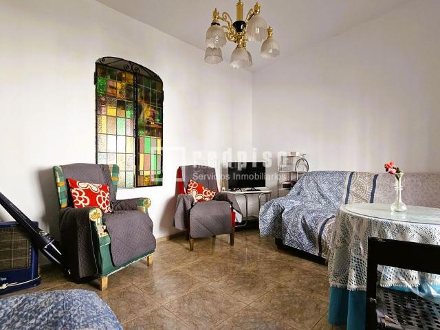Casa en venta en Vélez Málaga, Hispanidad Vivar Téllez. CASA DE TRES PLANTAS CON TERRAZA, SOLÁRIUM Y GRAN POTENCIAL EN VÉLEZMÁLAGA. Casas Vélez.