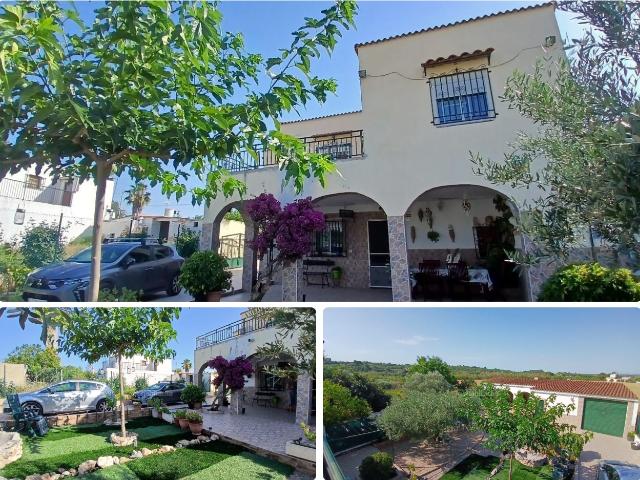 Casa en venta en Valls. COMODO GRAN CHALET ESTILO ANDALUZ PARA ENTRAR A VIVIR COMPLETAMENTE EQUIPADO. Casas.