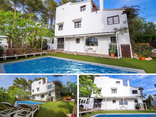 Casa en venta en Vendrell El, La Franquesa Oasis Park Costa Dorada. 65641 Baronia de Mar, gran casa con 5 dormitorios y piscina privada. Casas Vendrell.