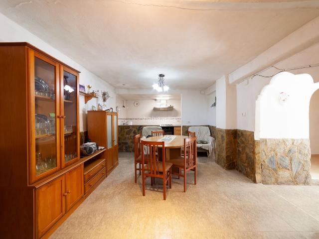 Casa en venta en Venta del Moro. VENTA DE CASA CON PATIO EXTERIOR. Casas Venta del.