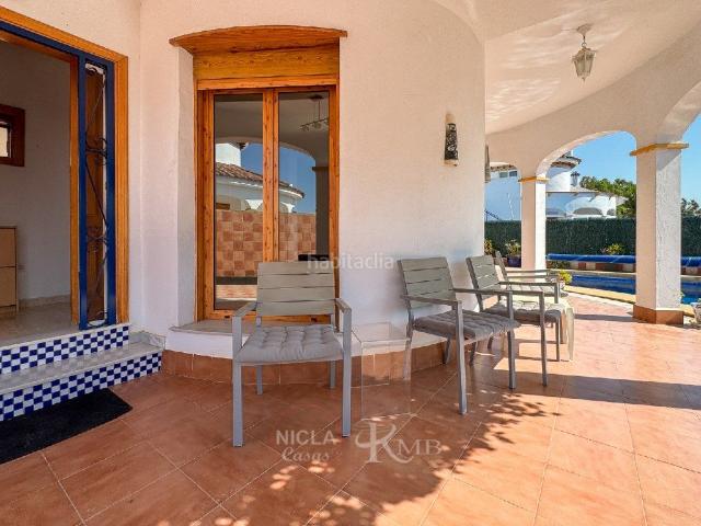 Casa en venta en Vera, Vera Playa Naturista. Villa con piscina, garaje y sauna en Veramar 6, Vera Playa. Casas.