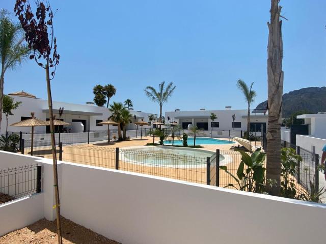 Casa en venta en Verger el. Espectacular bungalow de esquina con amplia parcela, solarium y piscina en El Verger. Casas Verger.