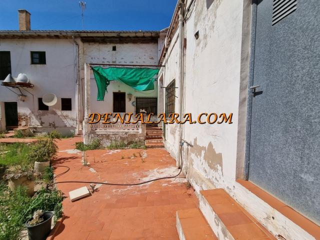 Casa en venta en Verger el. Gran propiedad con casa de pueblo, nave almacén y vivienda independiente en venta en El Verger. Casas Verger.