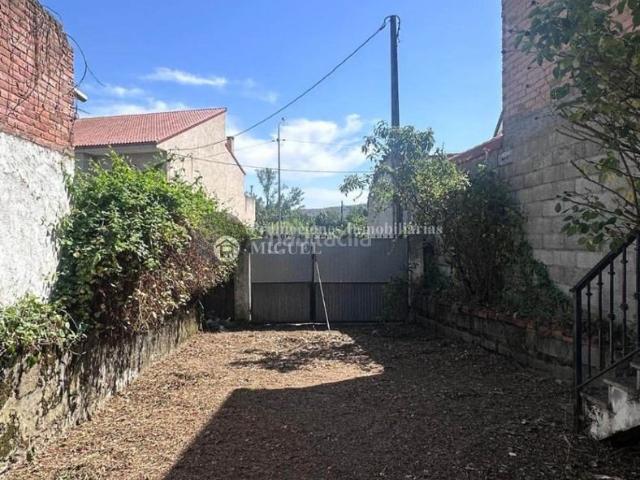 Casa en venta en Verín. Casa con patio y mucho potencial. Casas.