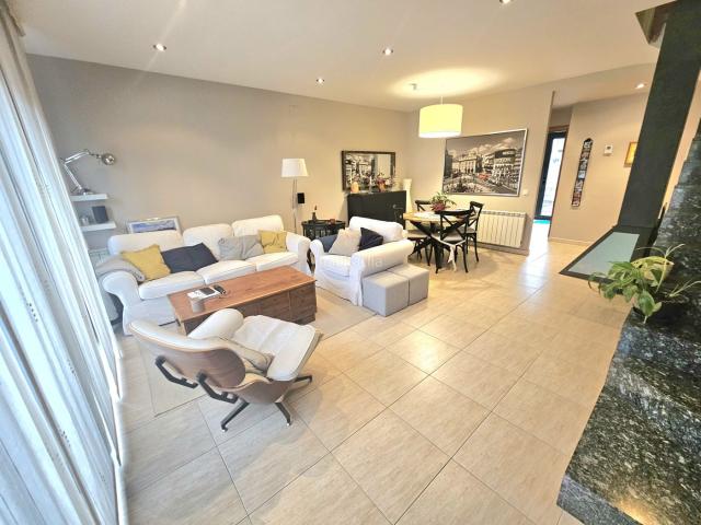Casa en venta en Vic, Estadi Santa Anna. NOVETAT Casa amb jardí a Vic. Casas.