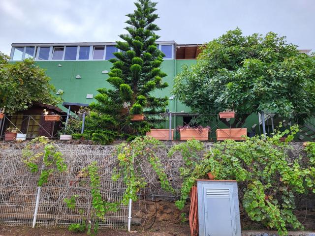 Casa en venta en Victoria de Acentejo La. Casa con dos viviendas y un gran potencial. Casas Victoria de Acentejo.