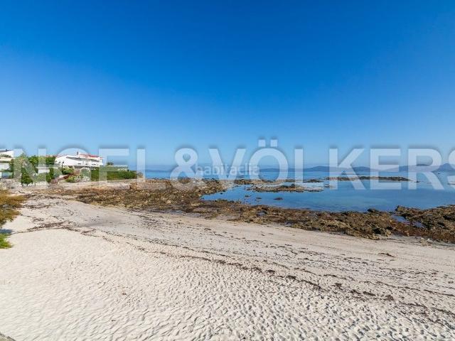 Casa en venta en Vigo, Coruxo Oia Saiáns. Exclusiva ubicación a pie de playa en Canido. Casas.