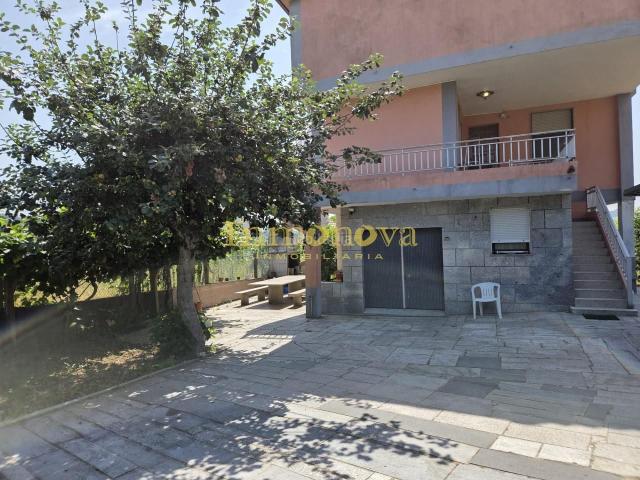 Casa en venta en Vigo, Cabral Candeán. Casas.
