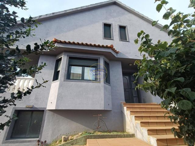 Casa en venta en Vigo, Cabral Candeán. Acogedor chalet unifamiliar en Cabral. Casas.