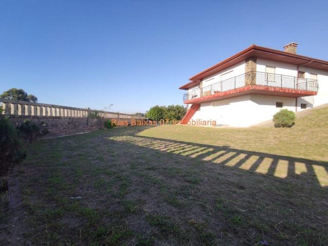 Casa en venta en Vigo, Sardoma Castrelos. REF 4124 CHALET 4 DORM. SOBRE PARCELA CERRADA DE 1416 m2 CON VISTAS MAR CASTRELOS VIGO. Casas.