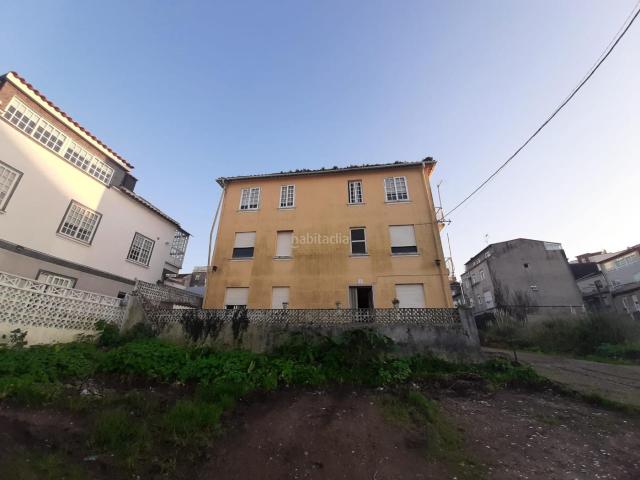 Casa en venta en Vigo, Travesía de Vigo San Xoán. Casa totalmente independiente con vistas despejadas ! la propiedad cuenta con placa y se divide en tres plantas y bajo cubierta d. Casas.
