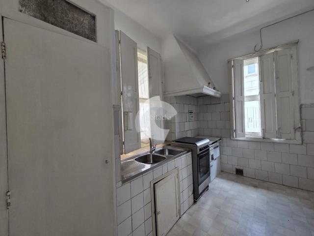Casa en venta en Vigo, Travesía de Vigo San Xoán. Oportunidad de compra de casa para reformar en plena ciudad de Vigo. Casa individual con jardin de 200 m2 muy soleada. La vivien. Casas.