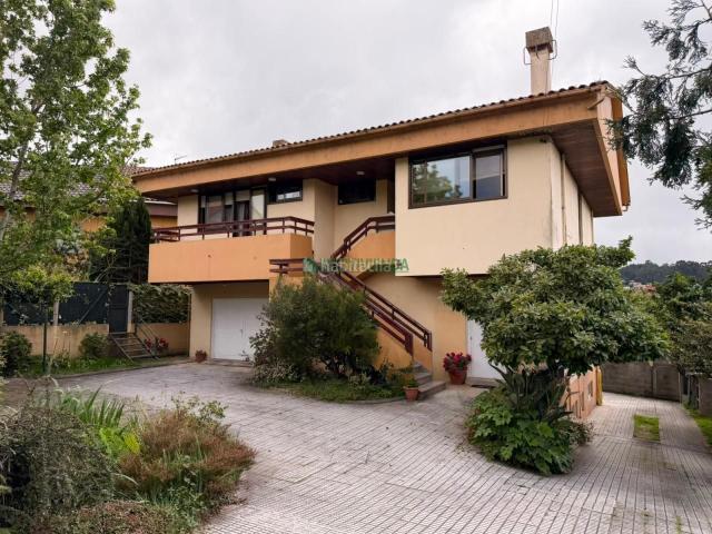 Casa en venta en Vigo, Valadares Beade. Casas.