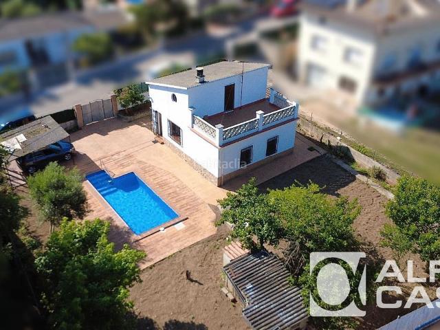 Casa en venta en Vidreres, Aiguaviva Parc. Casa en venta Aiguaviva, Vidreres Piscina privada y terreno plano. Casas.