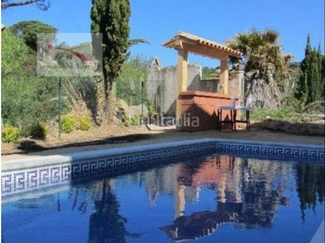 Casa en venta en Vidreres, Aiguaviva Parc. Licencia Turística. Casa 4hb 1 apartamento independiente 60m2. con Piscina y cerca de la entrada. Casas.