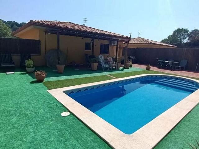 Casa en venta en Vidreres, de 150 m² 3 habitaciones por 350.000