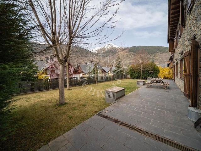 Casa en venta en Vielha e Mijaran, Vielha. IMPRESIONANTE CASA CON JARDIN EN VIELLA. Casas Vielha e.