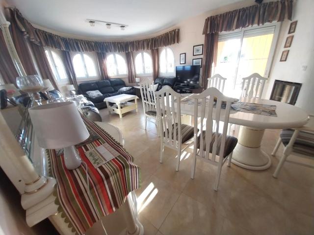 Casa en venta en Vila Joiosa la, Poble Nou Montiboli. Una fantástica Villa en Villajoyosa. Esta villa se encuentra en un barrio muy codiciado en Villajoyosa. En la planta baja tiene un. Casas Vila.