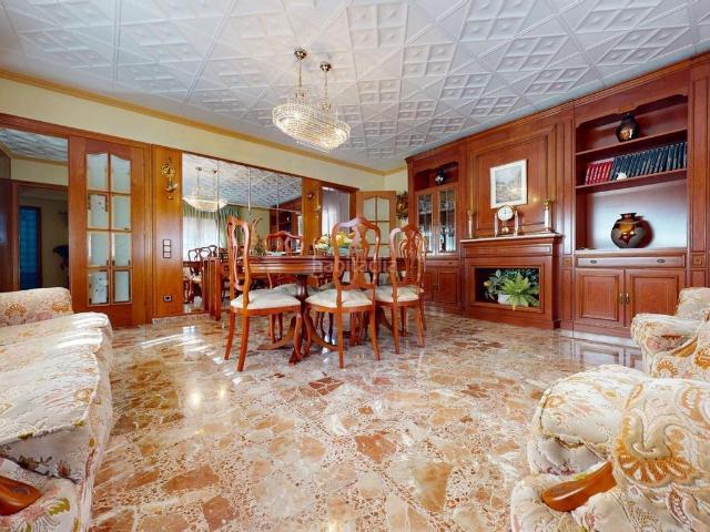 Casa en venta en Viladecans, La Roureda. Oportunidad casa en Albarossa. Casas.