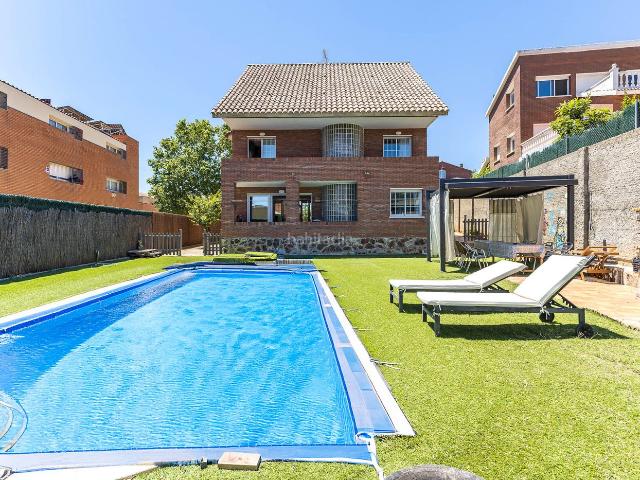 Casa en venta en Viladecans, Torrent Ballester. Un Oasis de Privacidad. Casas.