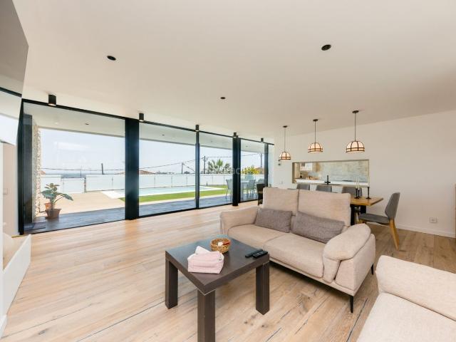 Casa en venta en Viladecans, Torrent Ballester. Una villa de ensueño en Albarrosa, Viladecans. Casas.