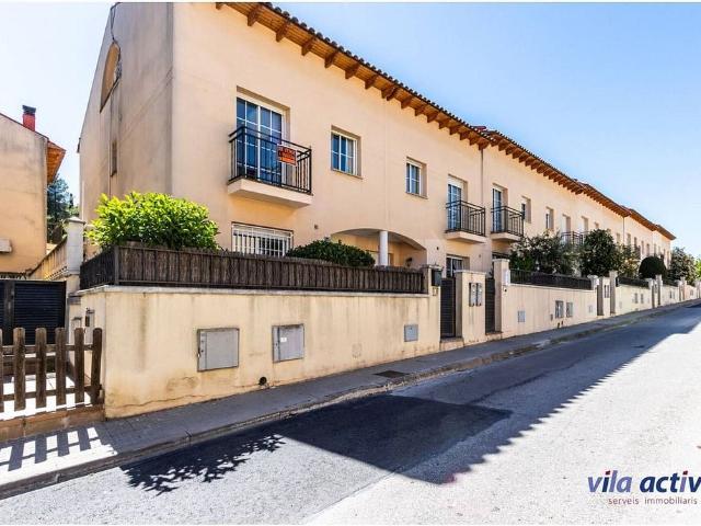 Casa en venta en Viladecavalls, de 160 m² 4 habitaciones por 440.000