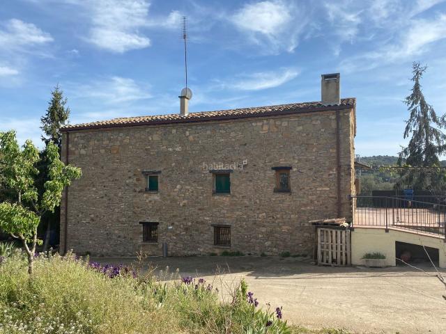 Casa en venta en Vilanova de Meià. Cal Cabàs Masía restaurada con 10.000 m2 de terreno, obrador legalizado y antiguo corral. Casas Vilanova de.