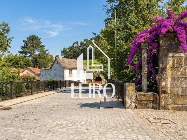 Casa en venta en Vilanova de Arousa. Casa de piedra tradicional con finca y garaje a pie del Camino de Santiago. Casas Vilanova de.