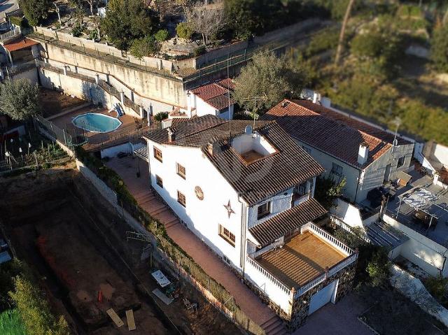 Casa en venta en Vilanova del Vallès, de 300 m² 4 habitaciones por 475.000