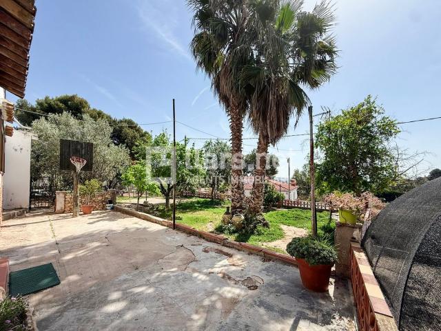 Casa en venta en Vilanova i la Geltrú, Nord Costa Dorada. Casa de 200 m² amb parcel·la de 1.695 m², piscina i 6 habitacions. Casas Vilanova i la.
