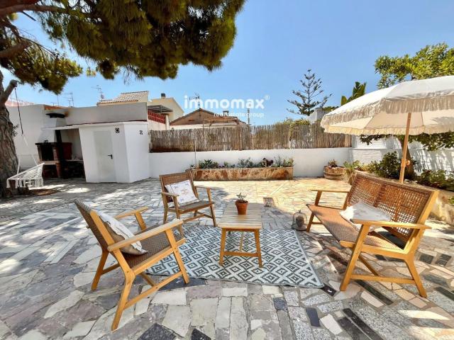 Casa en venta en Vilanova i la Geltrú, Fondo Somella Costa Dorada. Una casa con alma y un jardín que enamora en Fondo Somella Vilanova i La Geltrú. Casas Vilanova i la.