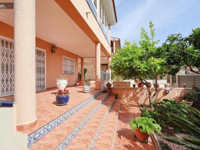 Casa en venta en Vilanova i la Geltrú, La Collada