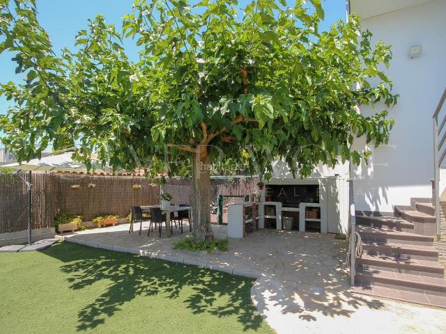 Casa en venta en Vilanova i la Geltrú, Santa Maria Costa Dorada. LUZ Y CALMA. Casas Vilanova i la.