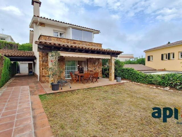 Casa en venta en Vilassar de Dalt. CASA TIPO CHALET CON JARDIN RECIEN REFORMADA EN VILASSAR DE DALT. Casas Vilassar de.
