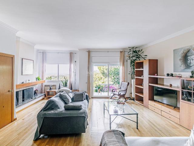 Casa en venta en Vilassar de Dalt. Casa en venta en Vilassar de Dalt con 4 habitaciones, vistas al mar y piscina comunitaria, Barcelona. Casas Vilassar de.