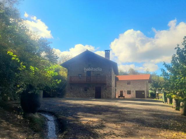 Casa en venta en Villacarriedo. Negocio turístico 2 casas rurales en Valles Pasiegos. Casas.