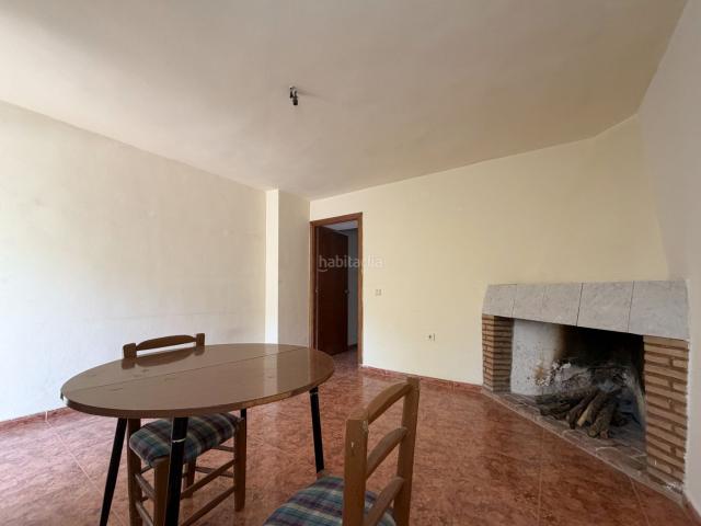 Casa en venta en Villacarrillo. Cortijo con olivos en Agrupación de Mogón. Casas.