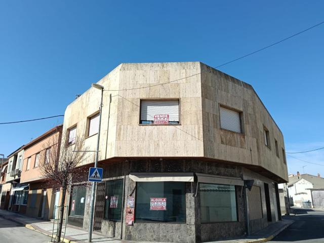 Casa en venta en Villacañas. Venta vivienda con local en Villacañas Toledo. Casas.