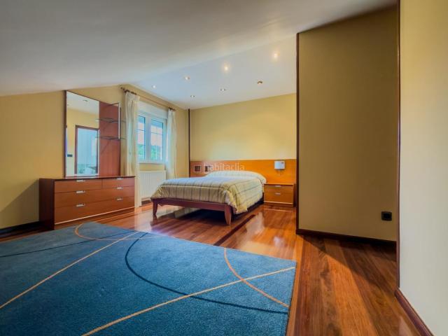 Casa pareada en venta en Villaescusa. Amplio pareado en urbanización privada junto a Santander y Cabárceno. Casas pareadas.