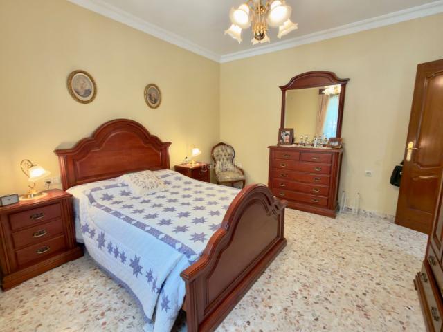 Casa en venta en Villamartín. INVERSIÓN ESTRATÉGICA EN VILLAMARTÍN: EDIFICIO CON DOS VIVIENDAS INDEPENDIENTES 235.000. Casas.