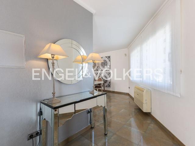 Casa en venta en Villanueva de Castellón. Luminosa y espaciosa casa a dos calles en V. de Castellón. Casas Villanueva de.