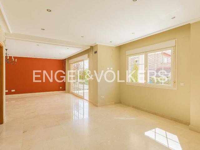 Casa en venta en Villanueva de la Cañada, Villanueva de la Cañada. Espectacular unifamiliar en el corazón de Villanueva de la Cañada. Casas Villanueva de la.