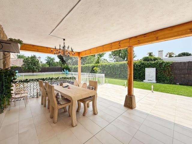 Casa en venta en Villanueva de la Cañada, Villafranca del Castillo. Chalet independiente en venta, Villafranca del Castillo, Villanueva de la Cañada, Madrid. Casas Villanueva de la.